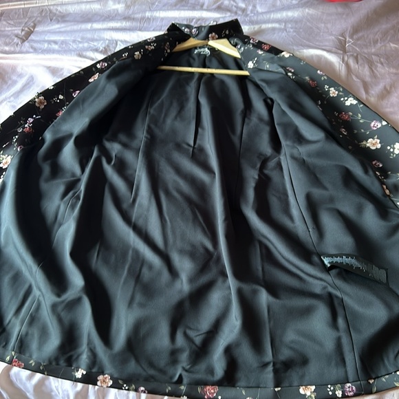 Beautiful dress by Guess wore it only once - Picture 1 of 3